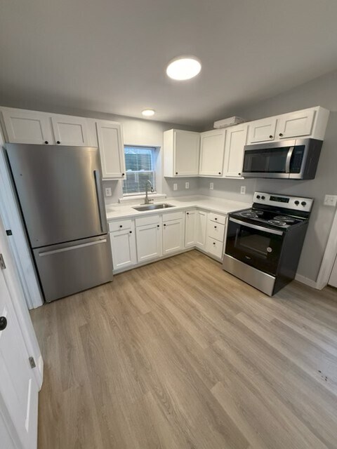 Foto del edificio - 331 Lakeside Dr