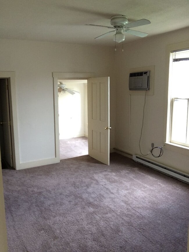 Building Photo - 39 E Willow St