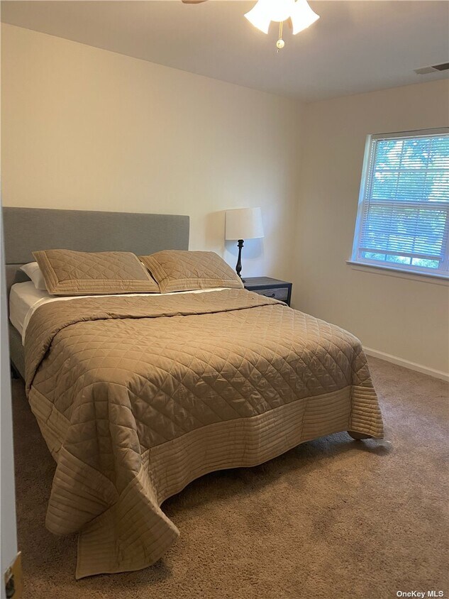 400 Flurry Ln Unit 309, West Babylon, NY 11704 Room for Rent in West