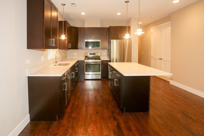 Foto del edificio - 2639 W Potomac Ave