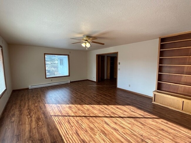 Building Photo - Home available in quiet downtown neighborhood