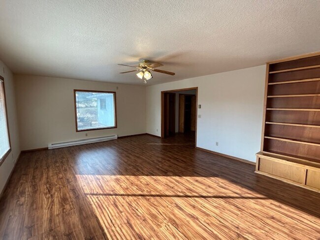 Foto del edificio - Home available in quiet downtown neighborhood