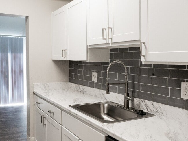 Building Photo - Raven