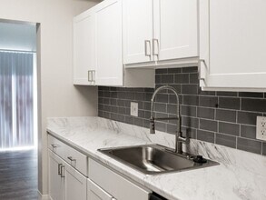 Building Photo - Raven