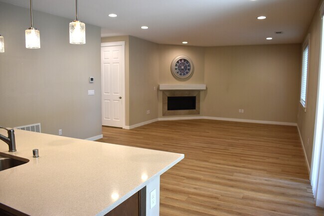 Building Photo - 12313 NE 113th Cir