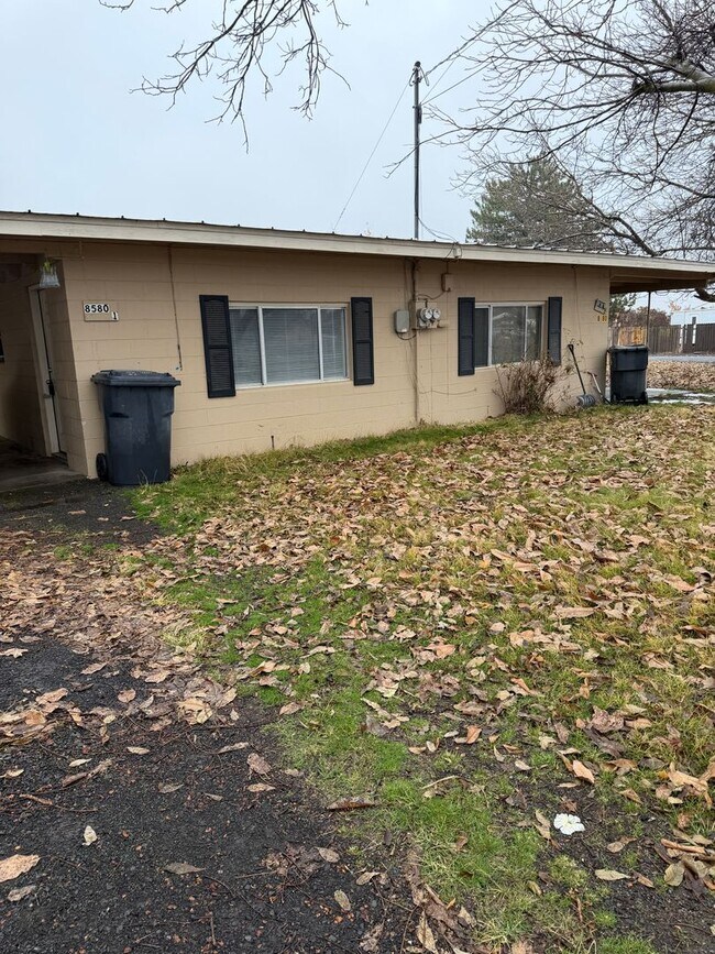 Foto del edificio - 8580 Lybbert Dr NE