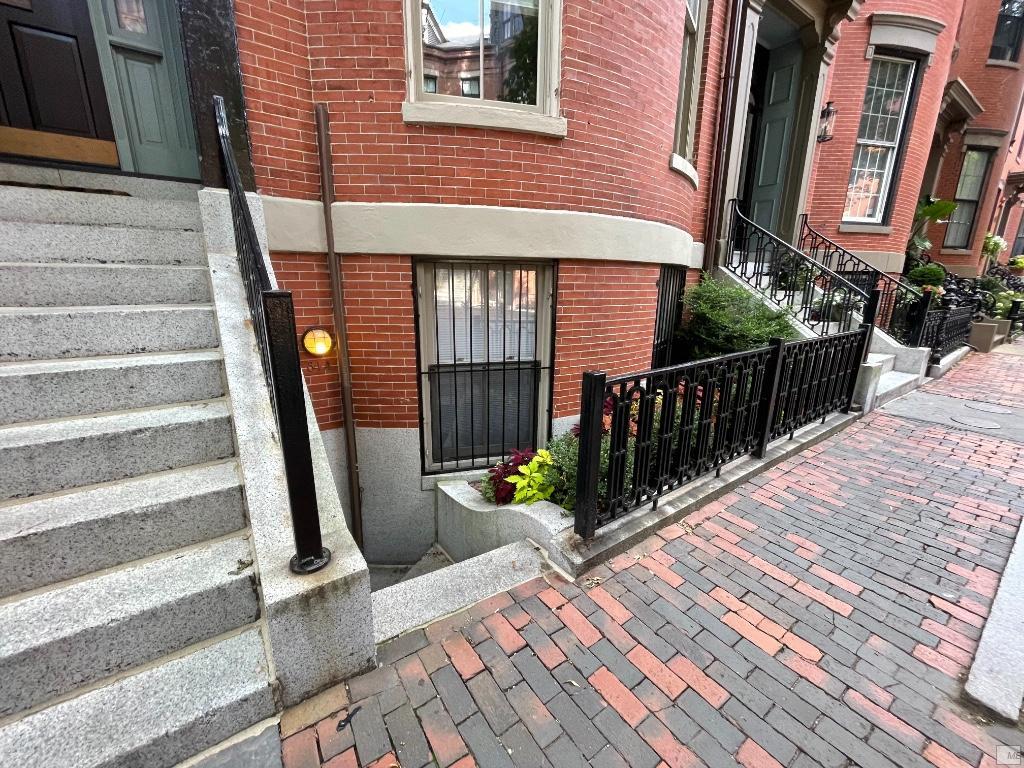 Primary Photo - 84 Waltham St