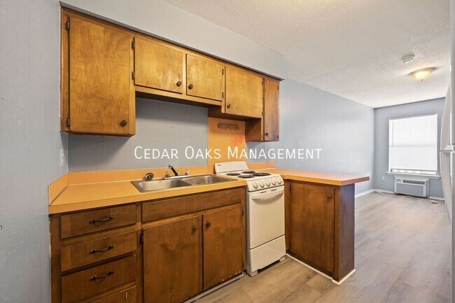 Building Photo - 1931 W Deane St