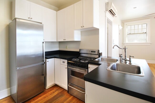 Building Photo - Cherokee Arms