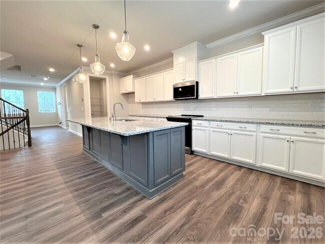 Building Photo - 16628 Summers Walk Blvd