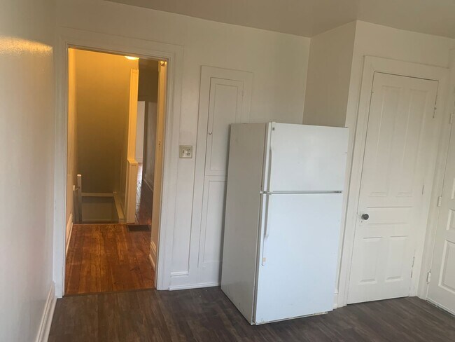 Building Photo - 3 Bedroom 1 Bath West End of York City
