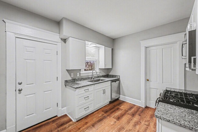 Foto del edificio - Fully Renovated 2BR Home – Modern Updates & Classic Charm