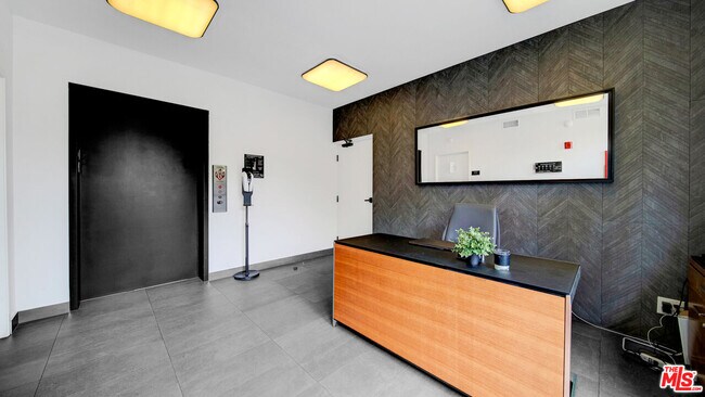 Foto del edificio - 725 N Alfred St