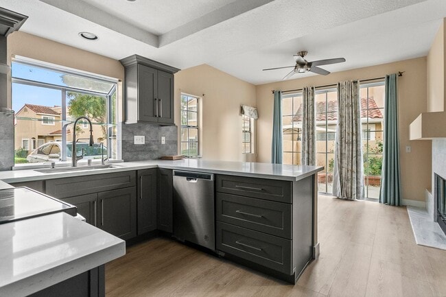 Building Photo - Dream Home in HOA Community!