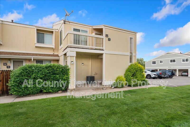 Foto principal - 8770 Chase Dr