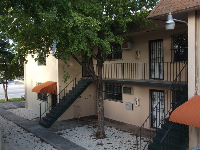 Foto del edificio - 924 NW 29th St