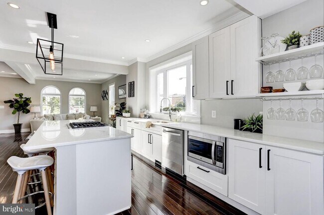 Foto del edificio - 3200 Park Pl NW