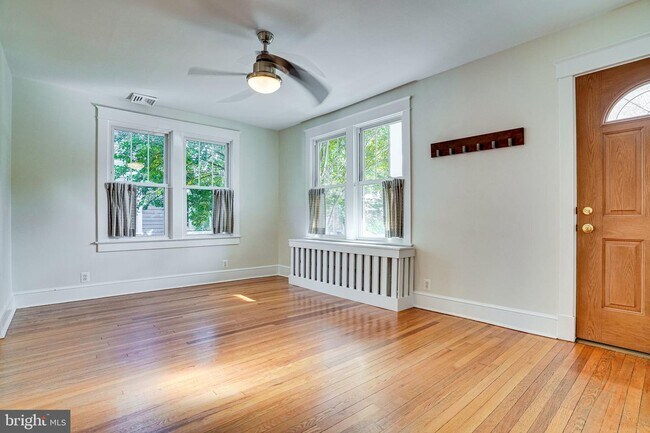 Foto del edificio - 408 E Luray Ave