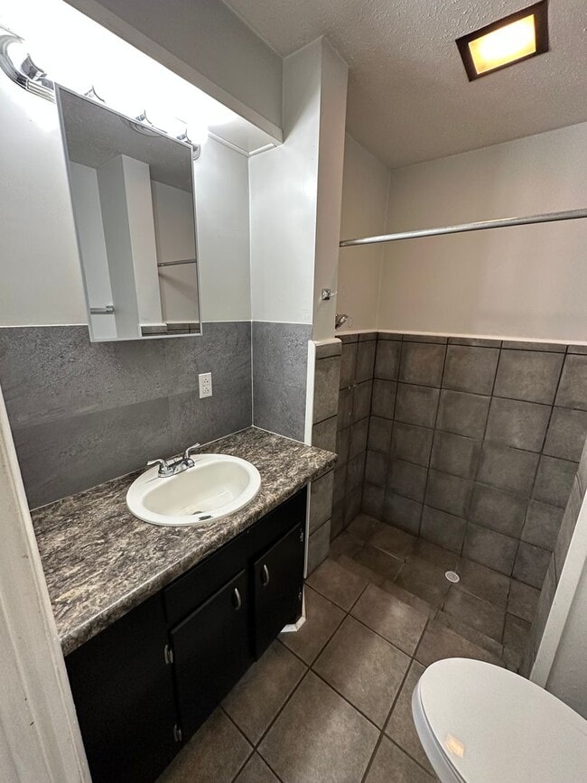 Building Photo - Apartment by Timberlake! Water, trash, and...