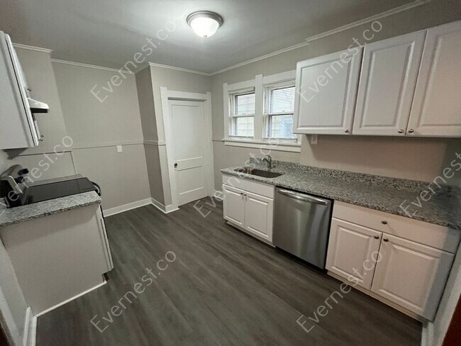Foto del edificio - 3722 Revere Dr