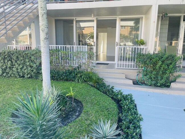 Foto del edificio - 901 N Birch Rd