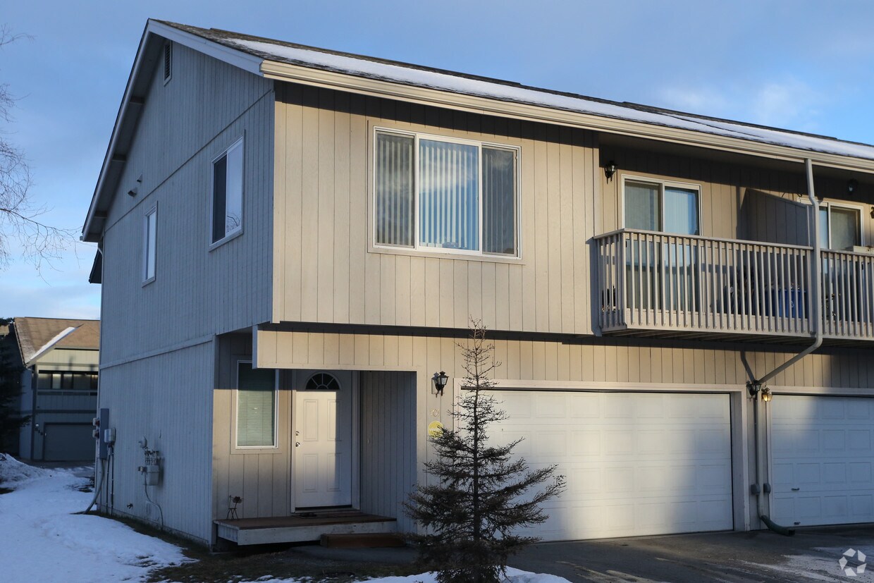 Building Photo - River Park Condominiums