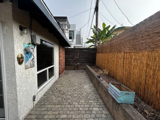 Building Photo - **Price-reduction** 3 Bedroom house two bl...
