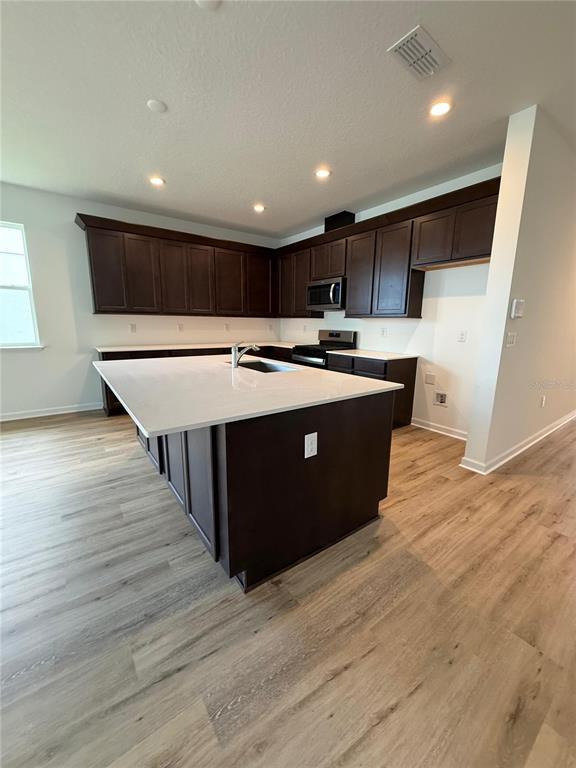 Foto del edificio - 1373 Stoneway Pl