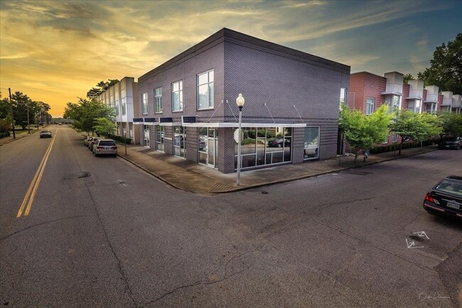Building Photo - 2263 Young Ave