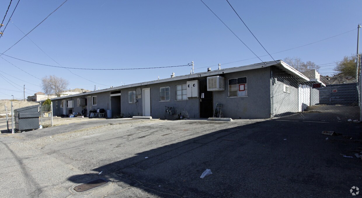 Foto del edificio - 15564 Hesperia Rd