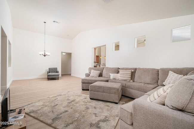 Foto del edificio - 25256 W Darrel Dr