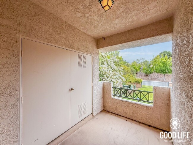 Building Photo - SD: Bright 1BD/1BA Condo in Carmel Valley with Pool, Private Balcony & In-Unit Laundry