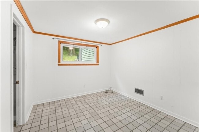 Building Photo - 821 Country Club Rd