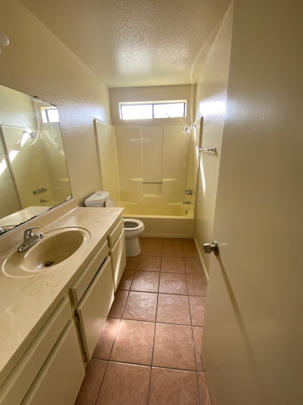 Foto del edificio - 4063 W 130th St