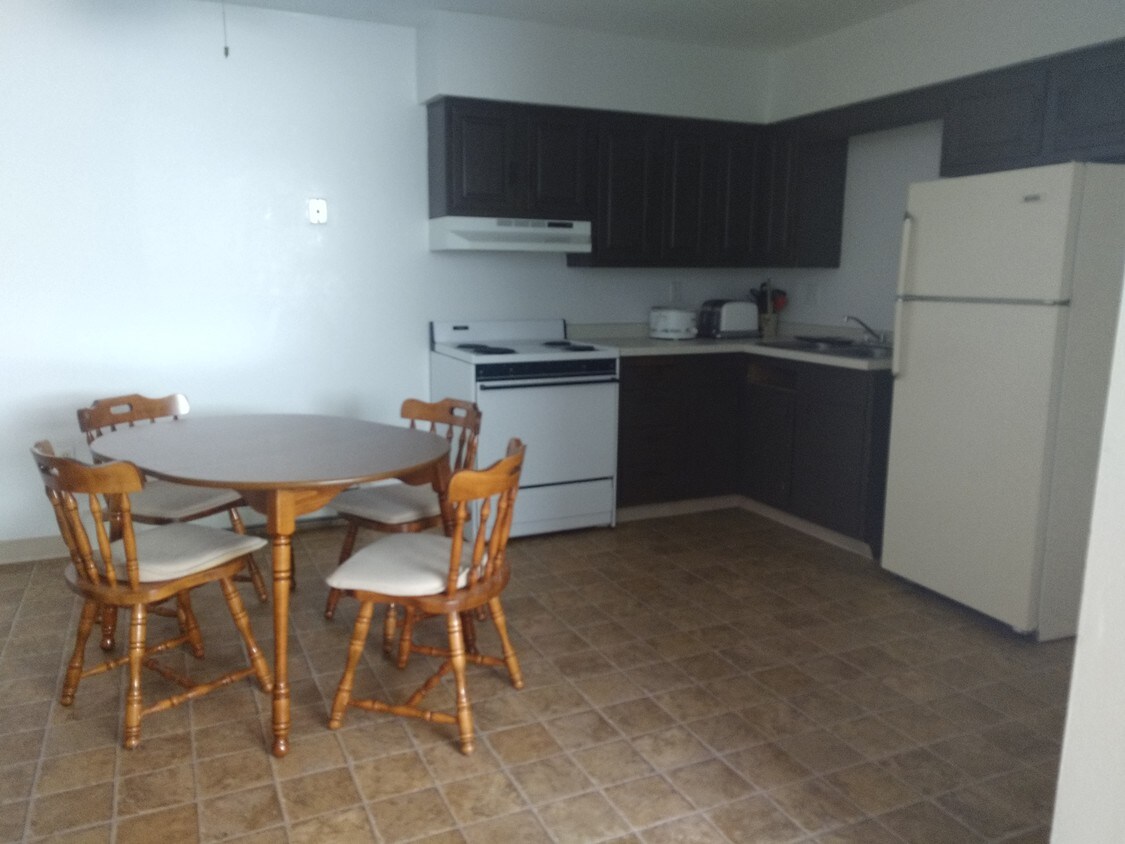 kitchen/dinette - 416 Thompson Ave