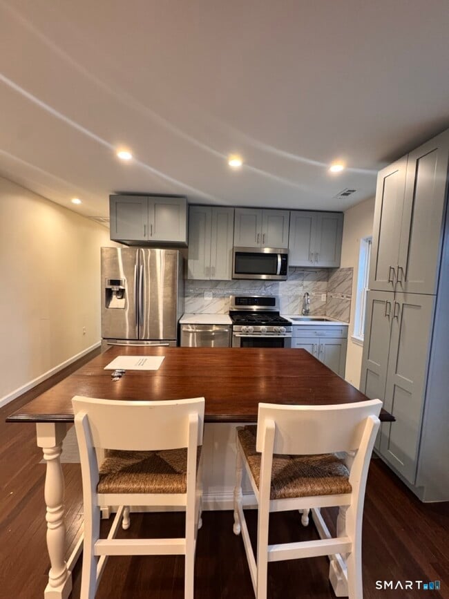 Foto del edificio - 18 Soundview Ave