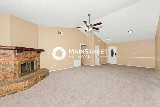 Building Photo - 3 Bedroom Pet-Friendly Home in Grand Prairie, TX with Main Street Renewal