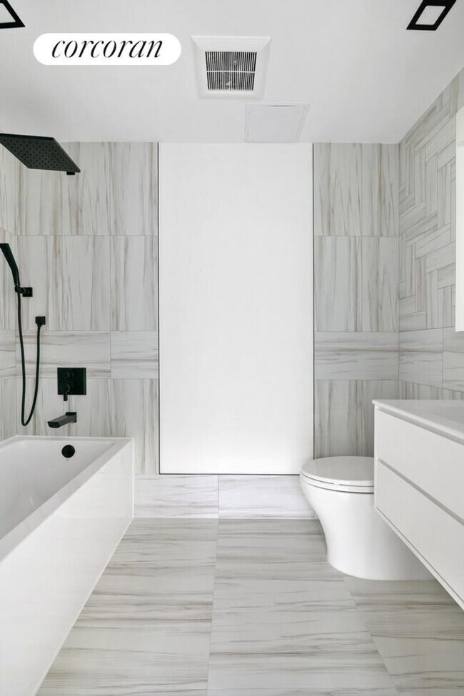 Foto del edificio - 428 E 9th St