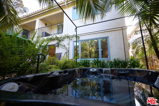 Foto del edificio - 64 Olive Mill Rd