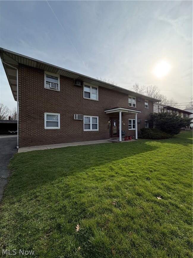 Building Photo - 835 Cook Ave