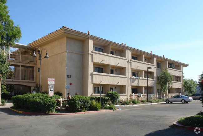 Foto del edificio - Santa Paulan Senior Apartments