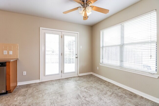 Building Photo - 4917 Palm Ridge Dr