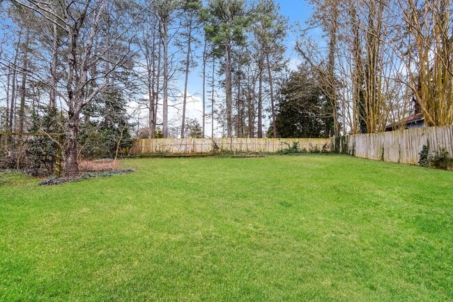 Foto del edificio - Gorgeous 3BR Home with Covered Parking in Prime Kennesaw Location