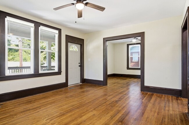 Building Photo - Recently Renovated 3 Bedroom Craftsman – Pet Friendly!