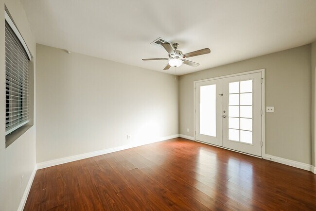 Foto del edificio - 405 Tobler Dr