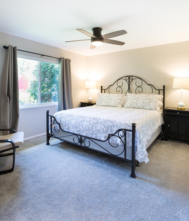 Bedroom 1 with King - 4150 Ackerman Blvd