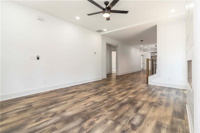 Building Photo - 2884 Thompson Cir