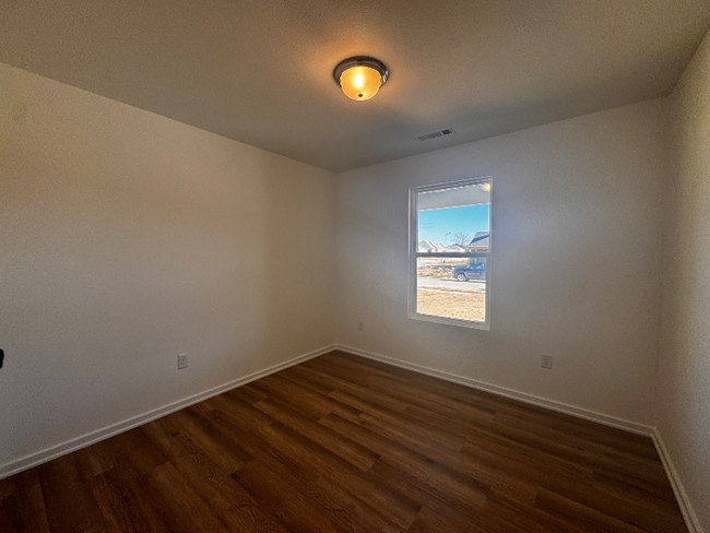 Foto del edificio - 935 N Labrador Ave