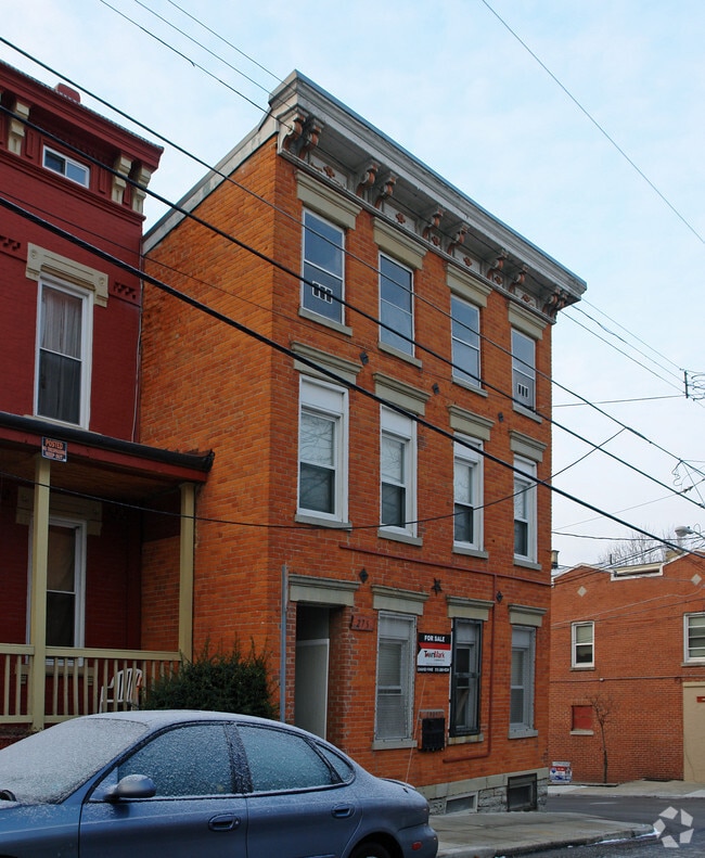 Building Photo - 2162 Stratford Ave