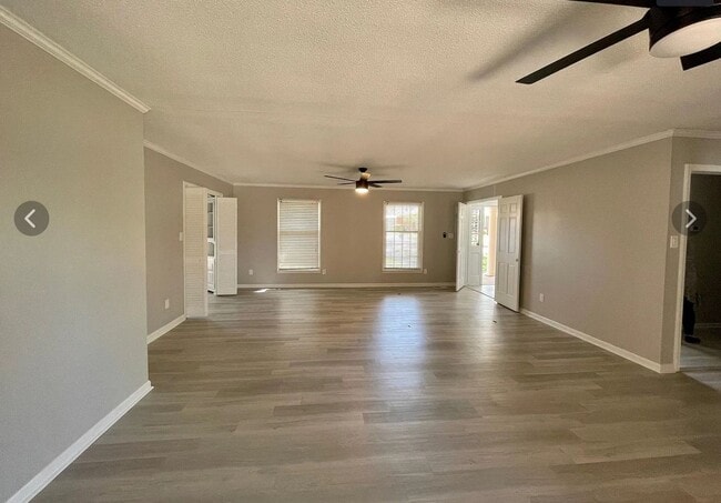 Building Photo - 3107 Redwood Dr